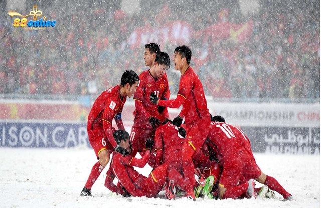 Các cầu thủ bóng đá U23 ăn mừng chiến thắng với tỷ lệ hòa 1-1 từ Quang Hải