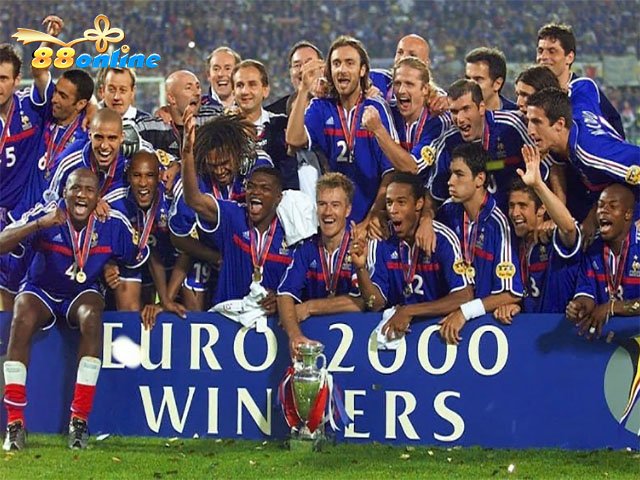 Giải bóng đá Châu Âu Euro tổ chức năm 2000 giúp cho Ky Lạp đăng quang vô địch