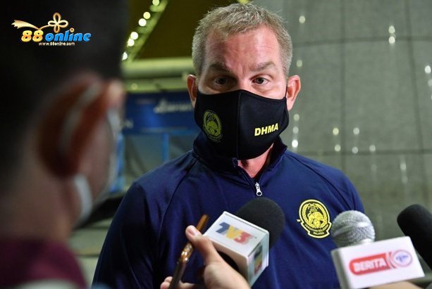 Huấn luyện viên của đổi tuyển U23 Malaysia được phỏng vấn về thông tin bị sa thải