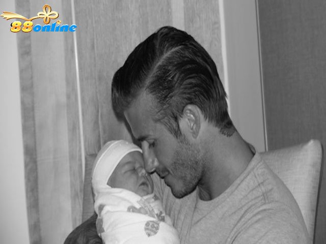Ngày 10/7/2011, vợ chồng David và Victoria Beckham chào đón đứa con thứ tư là Harper Seven