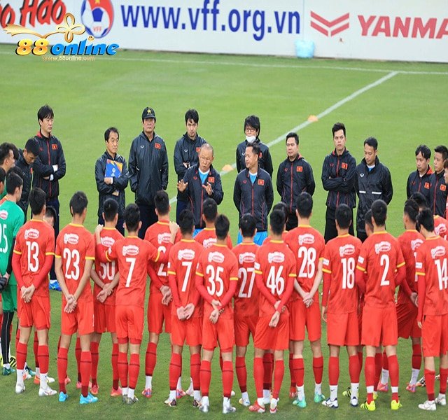 Người hâm mộ Thái Lan tự cho rằng đội mình quá yếu và không xứng đáng được đi tiếp vào vòng trong