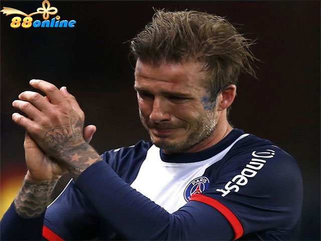 Tại trận đấu cuối cùng thi đấu cho Paris Saint-Germain, trên sân cỏ Beckham đã khóc và tuyên bố đây sẽ là trận đấu cuối cùng 