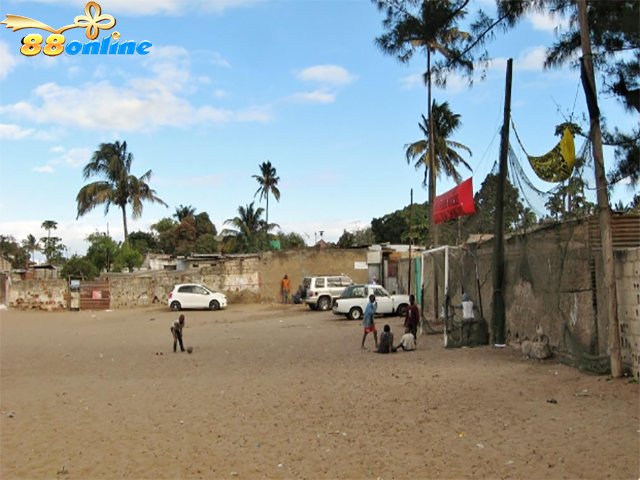 Eusébio đã học chơi bóng đá trên sân này ở Mafalala, Maput