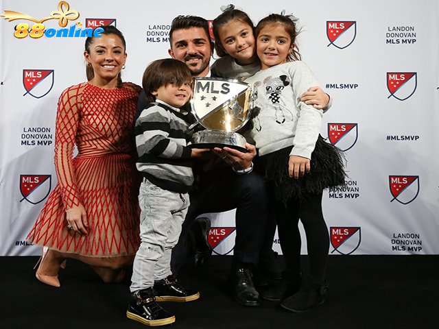 David Villa cùng vợ và 3 đứa con kháu khỉnh dự lễ trao giải MLS 