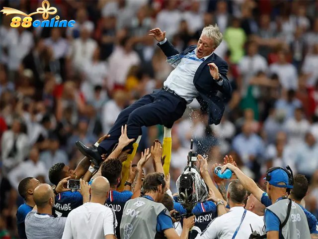 Didier Deschamps sau khi dẫn dắt Pháp đến với vinh quang World Cup 2018