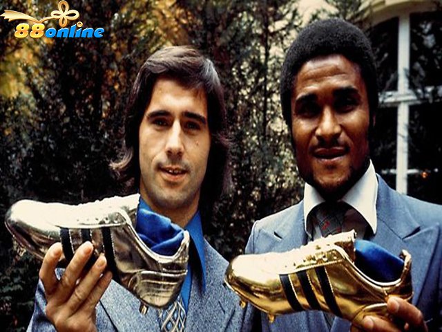 Eusebio giành được Chiếc giày vàng (với 9 bàn) tại World Cup 1966