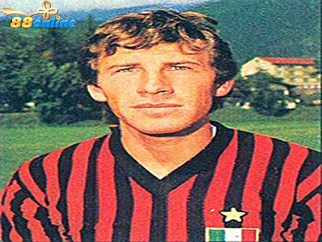 Franco Baresi sinh ngày 8 tháng 5 năm 1960