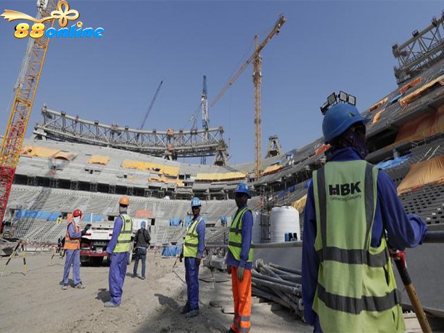 Hình ảnh công nhân tại Sân vận động Lusail, khi đang được xây dựng vào tháng 12 năm 2019