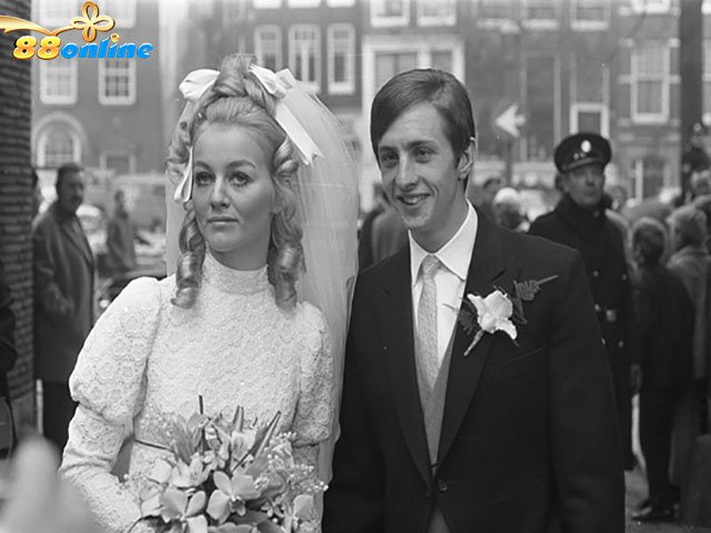 Johan Cruyff kết hôn với Diana Margaretha "Danny" Coster vào năm 1968