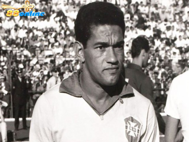  Manuel Francisco dos Santos sinh ngày 28 tháng 10 năm 1933
