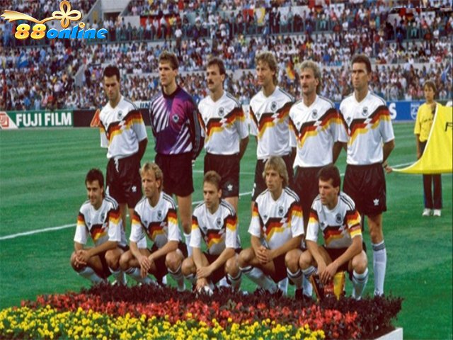Matthaus lần đầu tiên được triệu tập  vào đội tuyển quốc gia Tây Đức vào năm 1980