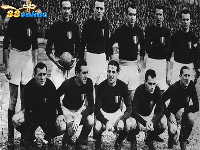  Mazzola có trận ra mắt đầu tiên tại Serie A vào ngày 31 tháng 3 năm 1940, trong trận thua 0-0 trước Lazio 