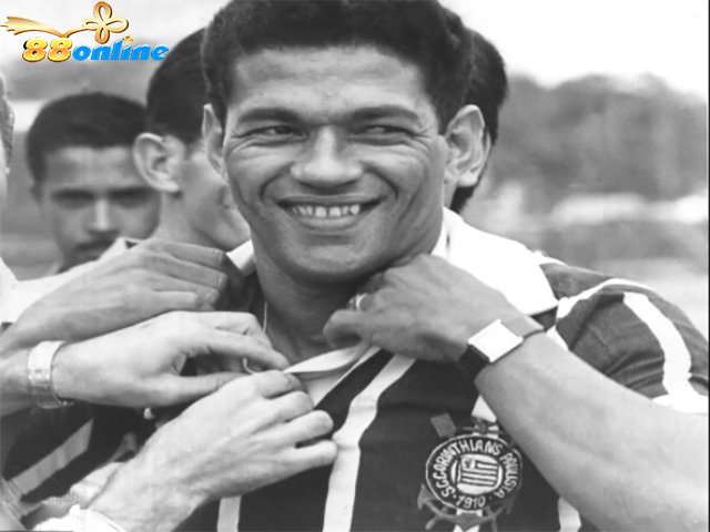Năm 1966, Garrincha được bán cho Cô-rinh-tô
