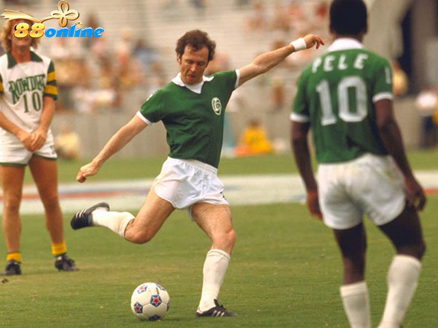 Năm 1977, Beckenbauer ký hợp đồng với New York Cosmos 