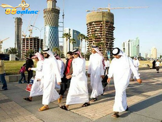 Qatar có tổng dân số ước tính là khoảng 2,8 triệu người