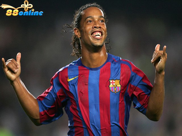 Ronaldinho chuyển sang CLB Barcelona với mức giá 30 triệu euro