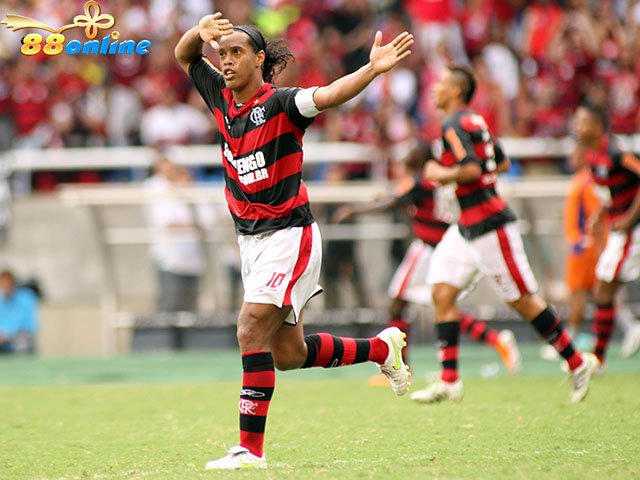 Ronaldinho giúp câu lạc bộ Flamengo giành được các danh hiệu từ Taça Guanabara 