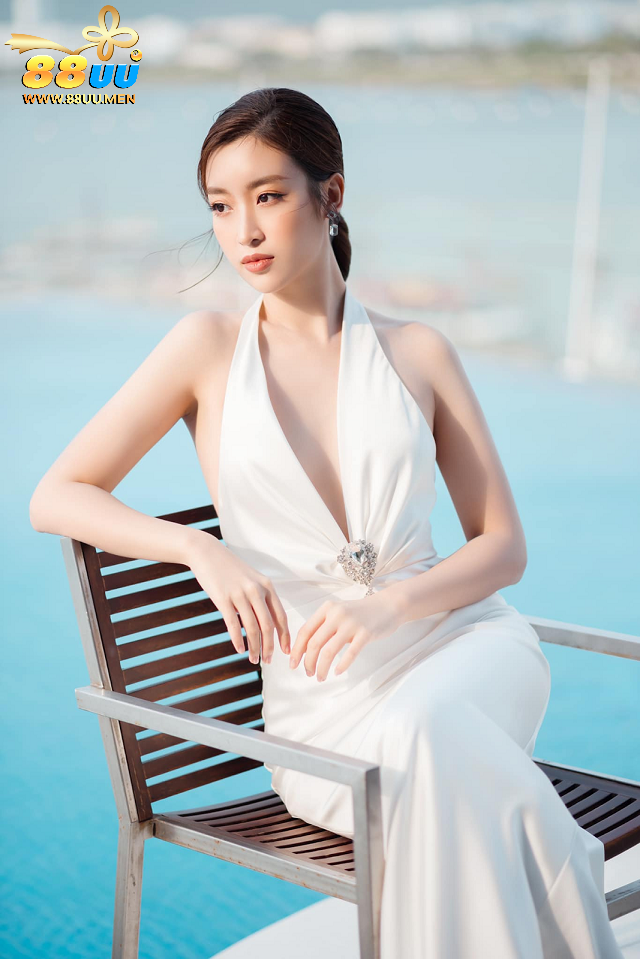 Đỗ Mỹ Linh là hoa hậu Việt Nam 2016 và Hoa hậu Nhân Ái 2017