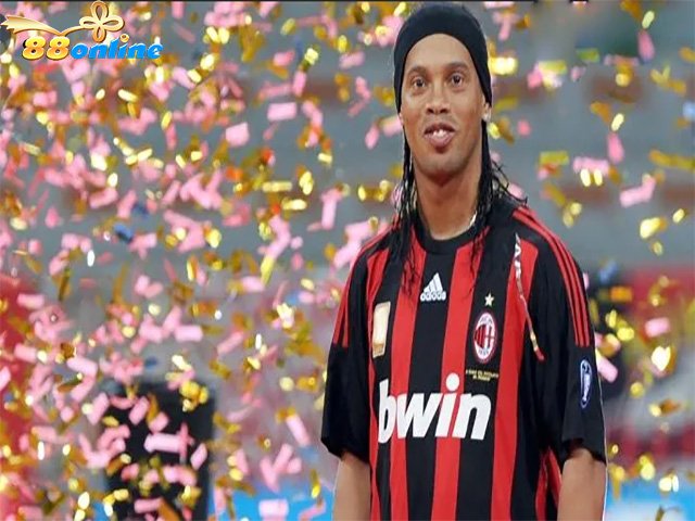 Vào tháng 7 năm 2008, Ronaldinho đã từ chối lời đề nghị từ Manchester City để gia nhập Serie A của Ý