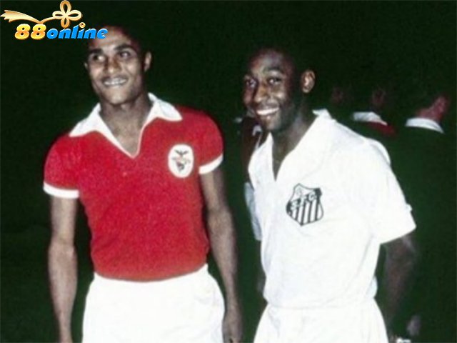 Trước khi được chơi ở những câu lạc bộ chuyên nghiệp Eusébio bắt đầu chơi cho một đội nghiệp dư địa phương tên là Os Brasileiros