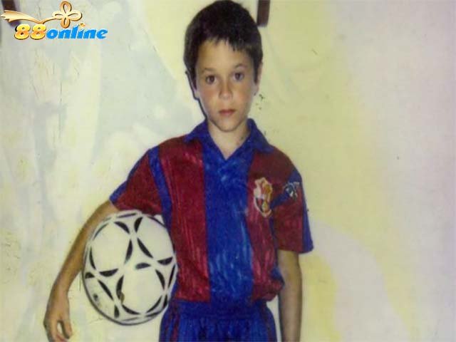 Andres Iniesta Lujan  sinh ngày 11 tháng 5 năm 1984 tại Fuentealbilla