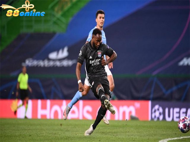 Moussa Dembélé ghi bàn thắng thứ hai cho Lyon