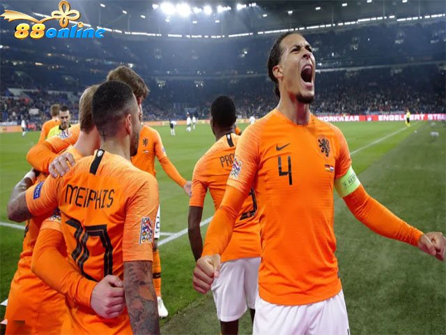 ngày 10 tháng 10 năm 2015 Van Dijk đã ra mắt quốc tế cho Hà Lan