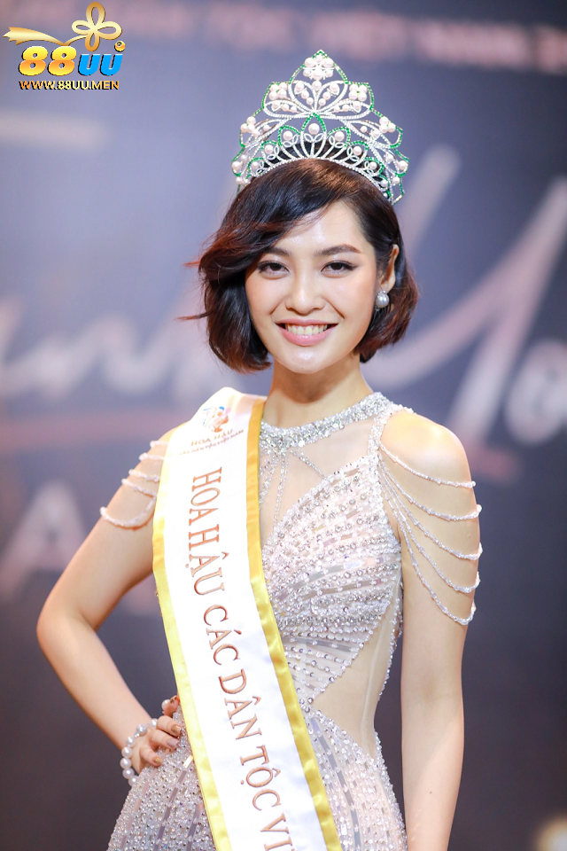 Nông Thuý Hằng là Hoa hậu các dân tộc Việt Năm 2022 