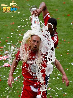 Huyền thoại Franck Ribery của Bayern Munich nghỉ hưu ở tuổi 39 sau 22 năm sự nghiệp rực rỡ và chiến thắng tại Champions League