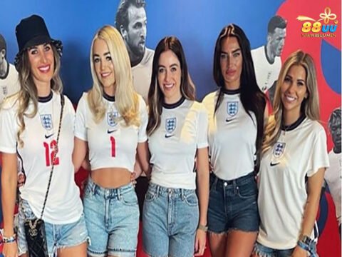 Gareth Southgate gợi ý rằng các ngôi sao của đội tuyển Anh có thể bị tách khỏi WAGs tại World Cup